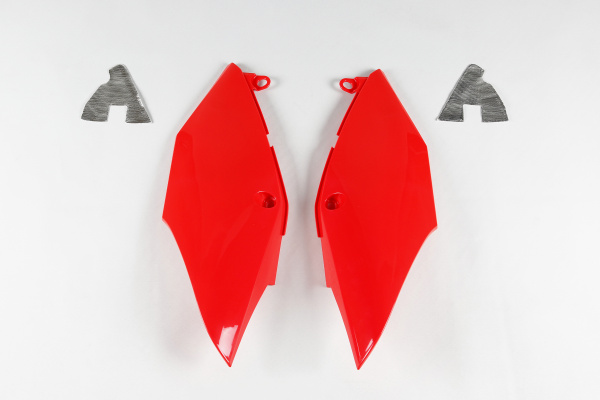 Side panels - red 070 - Honda - REPLICA PLASTICS - HO04684-070 - UFO Plast